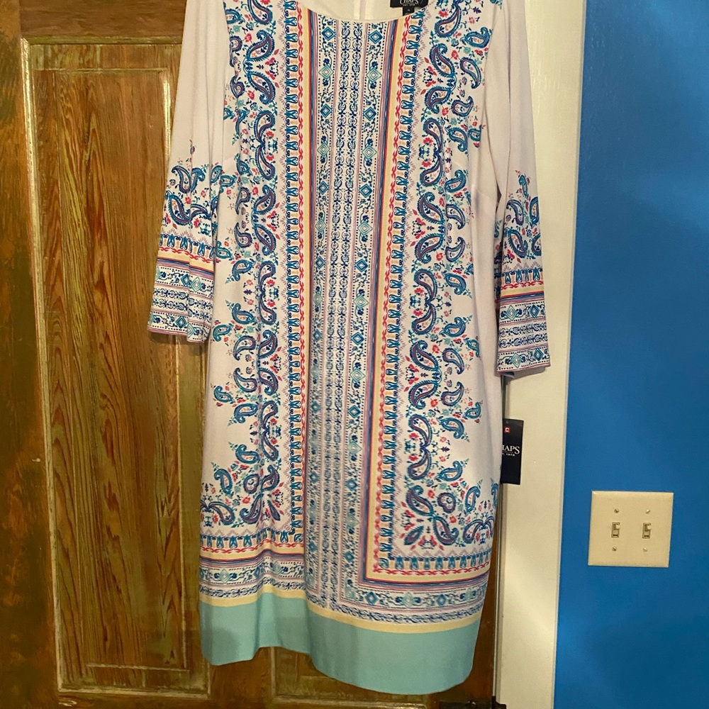 Beautiful spring colors on this super cute Chaps dress.